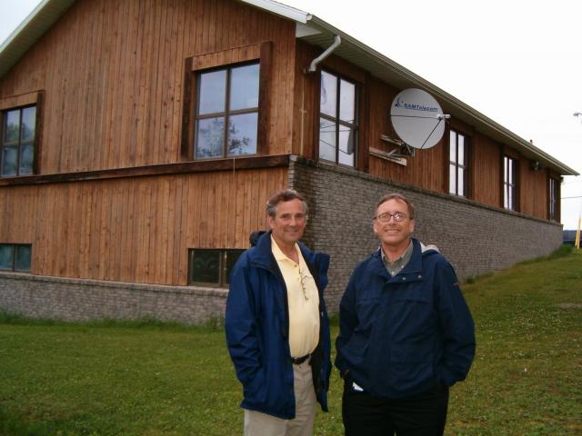 Industry Canada's Allan Anderson and Carl Seibel visit Wabigoon First Nation School 002