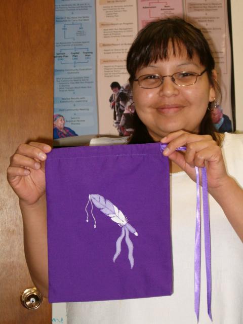 Nicole with a new handbag for her daughter, July 2004